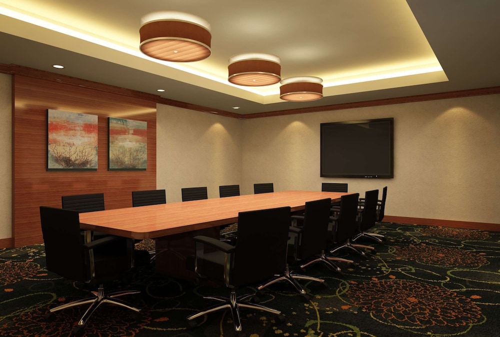 Embassy Suites by Hilton Fayetteville Fort Bragg - photo 44
