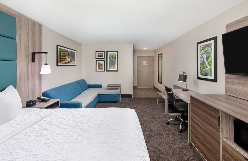 La Quinta Inn by Wyndham Pigeon Forge Dollywood - photo 22