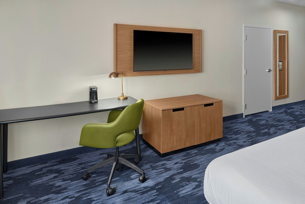 Fairfield Inn & Suites by Marriott Detroit Farmington Hills - photo 12