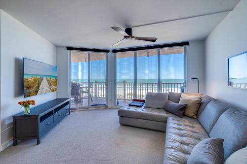Bella Luna 2 bed and 2 bath beachfront condo — 4-Star Luxury Hotel in Bradenton Beach, United States