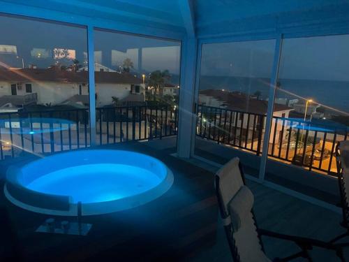 Ale Mare Attico con idromassaggio vista mare — 4-Star Luxury Hotel in Marina Di Ragusa, Italy