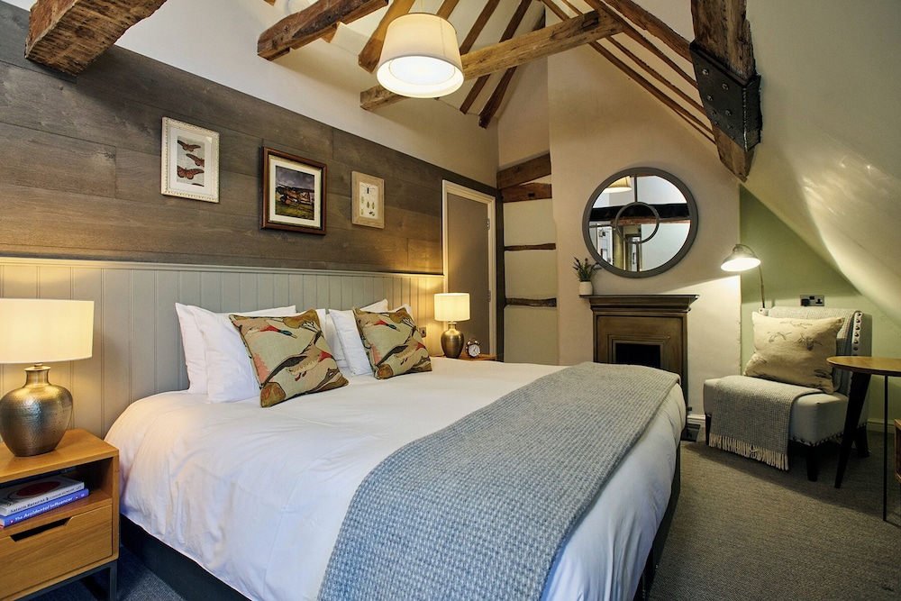 The Red Lion - carbon neutral hotel in Odiham