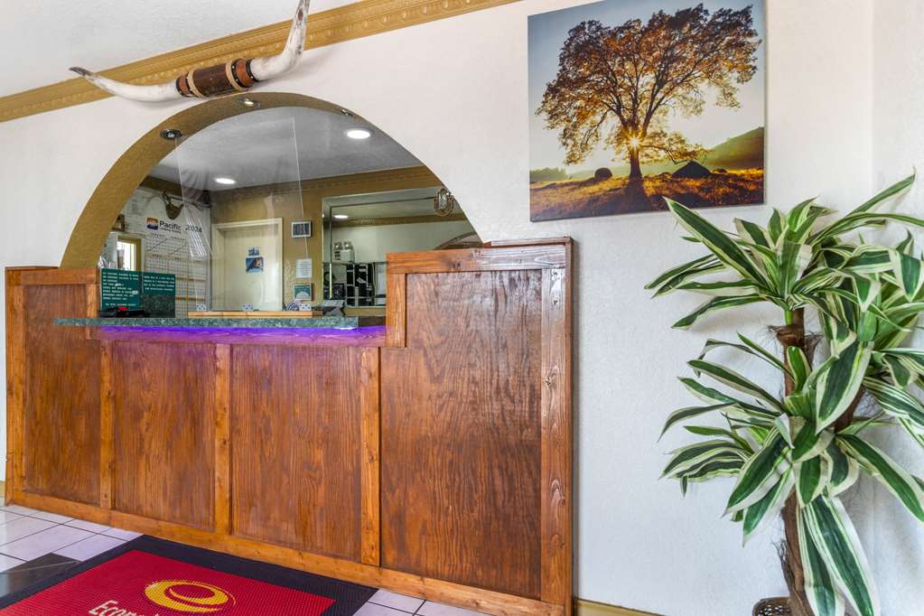 Econo Lodge Inn & Suites Near Lackland AFB - photo 8