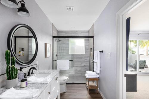 Central Location Heated Pool Hot Tub Game Room — 4-Star Luxury Hotel in Phoenix, United States