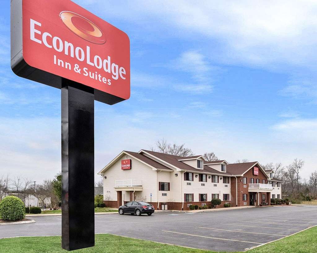 Econo Lodge Inn & Suites Shelbyville - photo 3