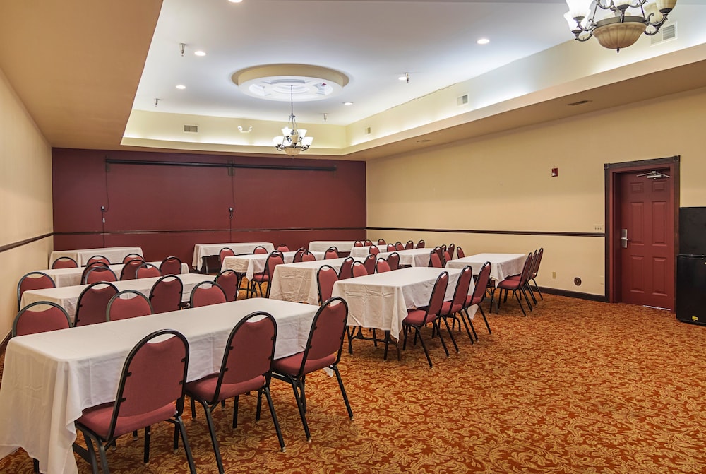 Red Roof Inn & Suites Lake Orion Auburn Hills - photo 19