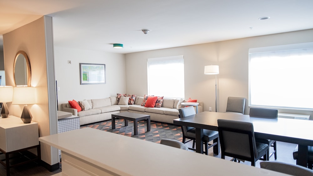 Holiday Inn and Suites Philadelphia W Drexel Hill - photo 36