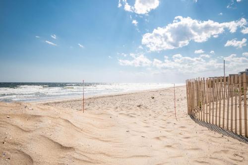 Beach Barracks by Oak Island Accommodations - photo 34