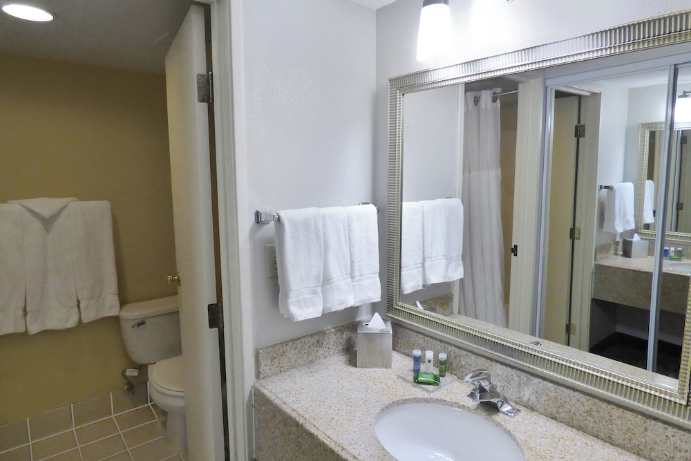 Radisson Hotel Akron Fairlawn - photo 13