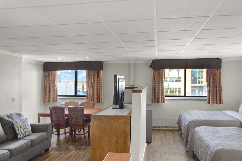 Quality Inn & Suites Green Bay Downtown - photo 25