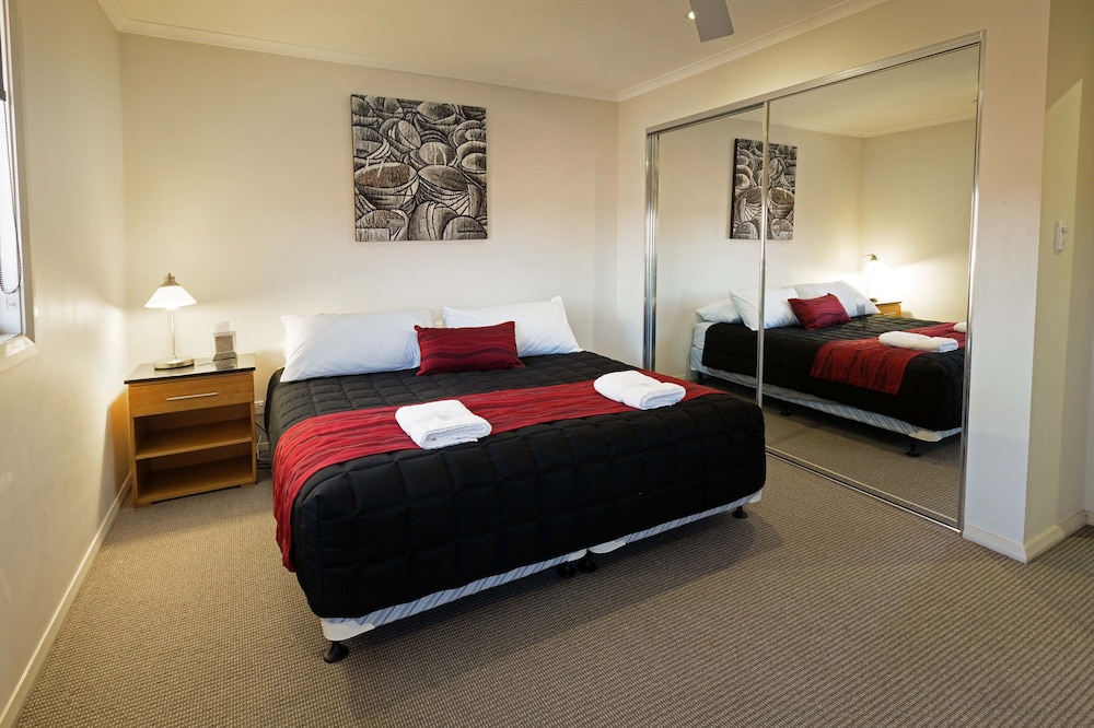 Cardiff Executive Apartments — 4-Star Luxury Hotel in Cardiff, Australia