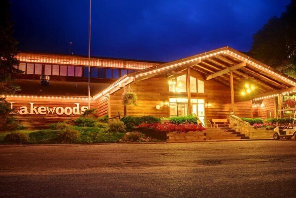 Lakewoods Resort Lodge — Hayward