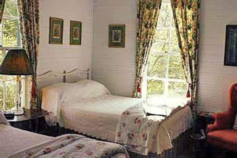 Edgeworth Inn - photo 11