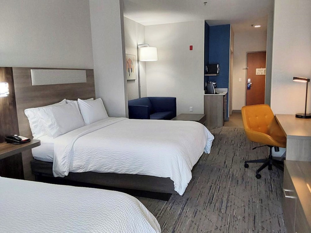 Holiday Inn Express & Suites Antigo by IHG - photo 17