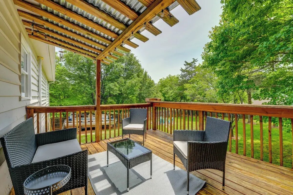 Pet Friendly Lake Norman Retreat in Mooresville, United States