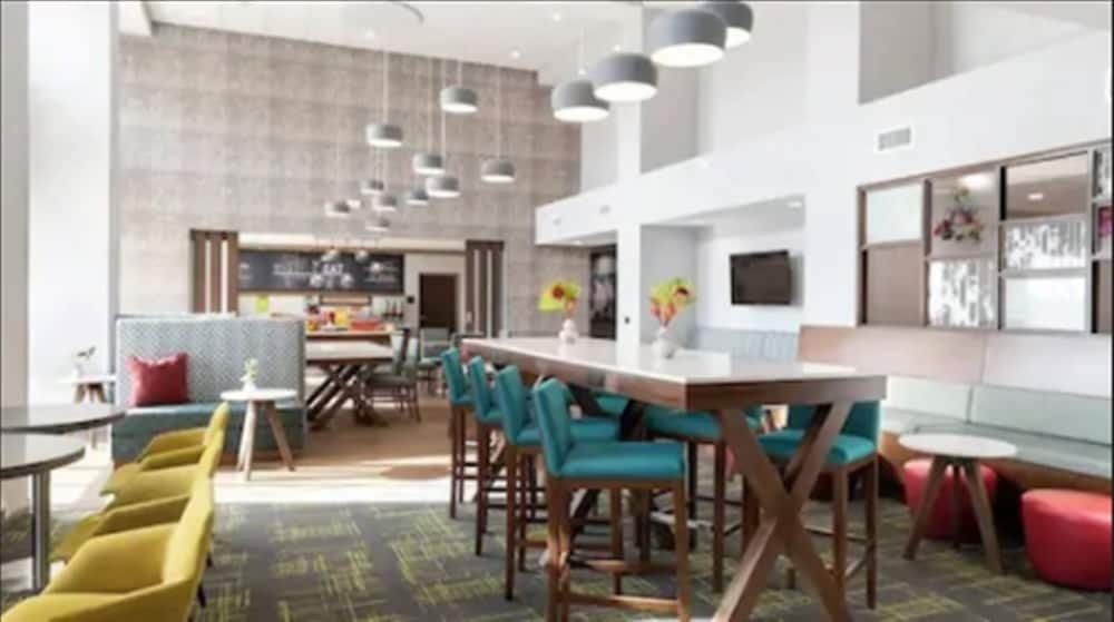 Hampton Inn Salem Boston - photo 8