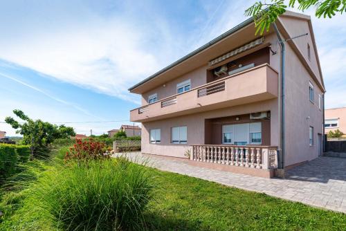 MY DALMATIA Sea view apartment Nika with private parking — 4-Star Luxury Hotel in Posedarje, Croatia