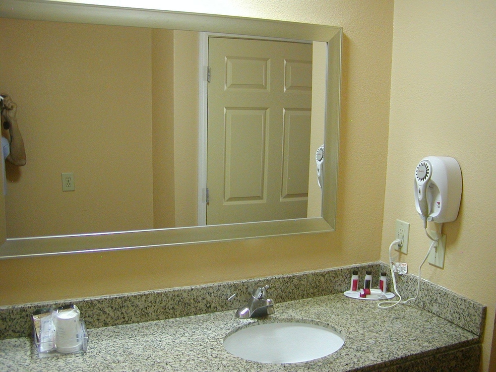 Days Inn by Wyndham Marietta White Water - photo 17