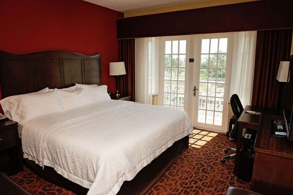 Hampton Inn & Suites Bradenton Downtown Historic District - photo 12