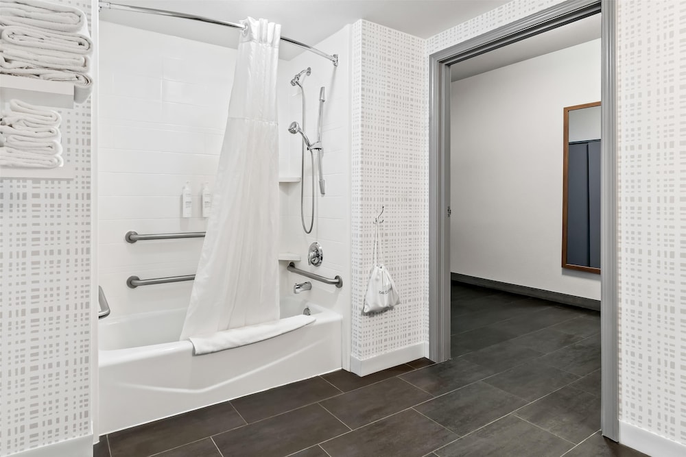 Hampton Inn Laramie - photo 37