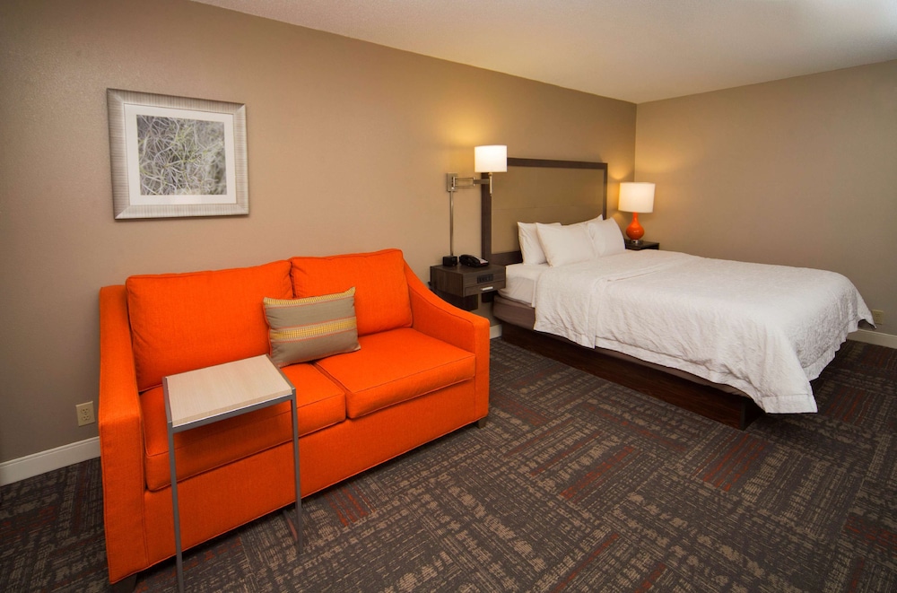 Hampton Inn & Suites Valdosta Conference Center - photo 26