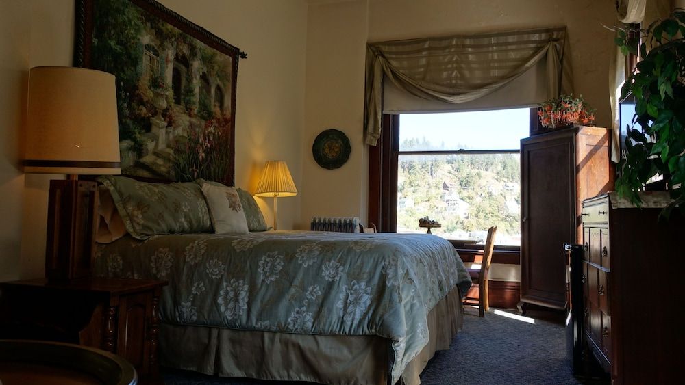 Deadwood Dick's Hotel - photo 2