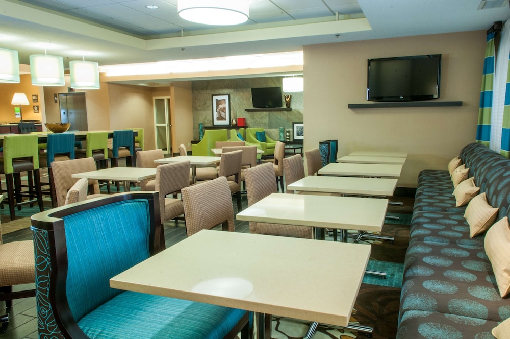 Hampton Inn Louisville North Clarksville - photo 38