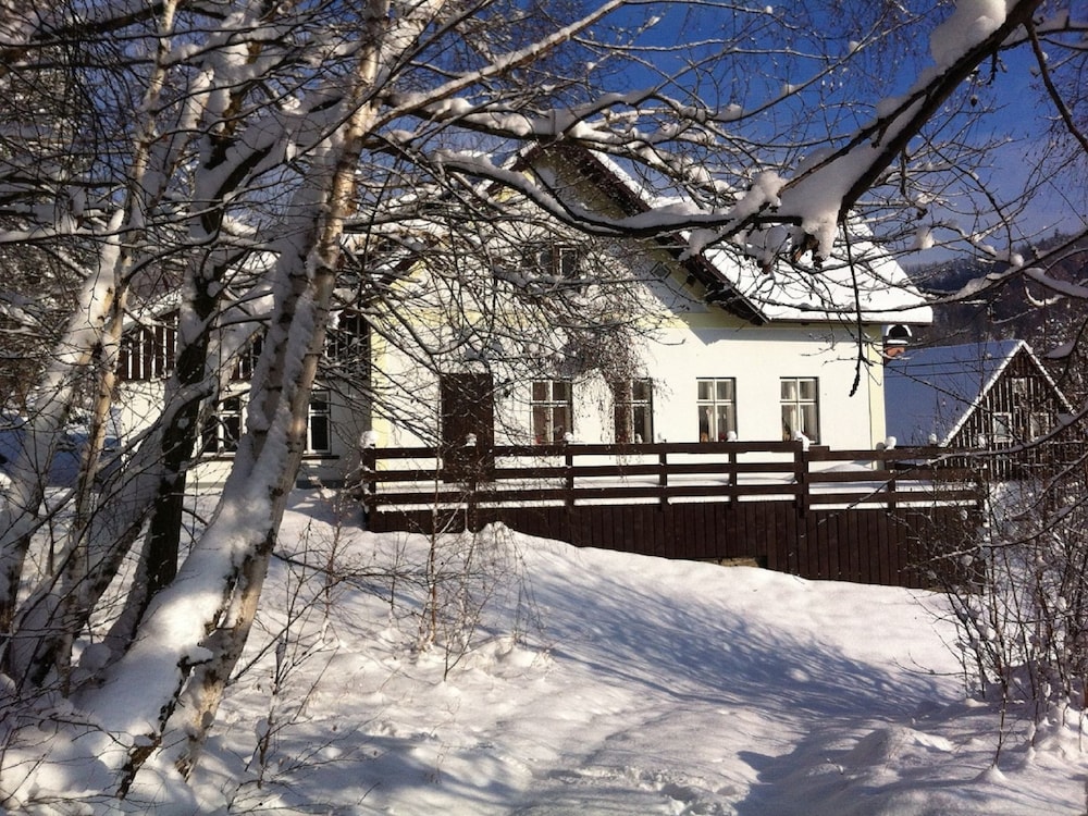 SurfSide - carbon neutral hotel in Westport