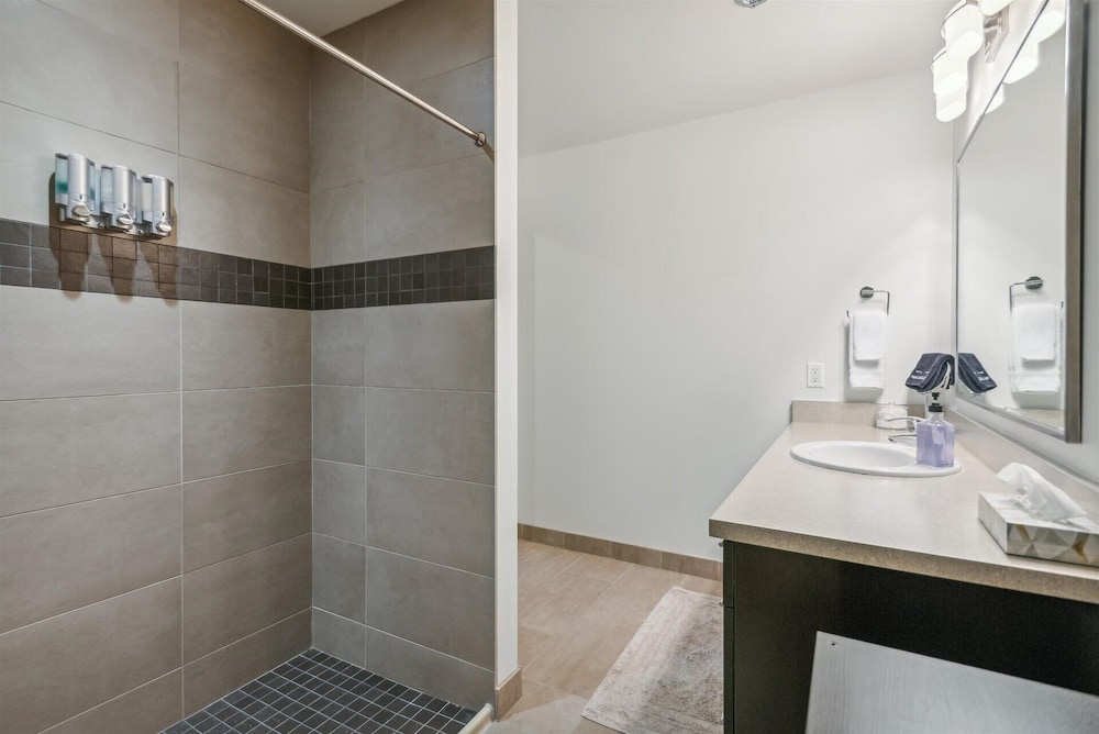 Violet Suites PDX - photo 98