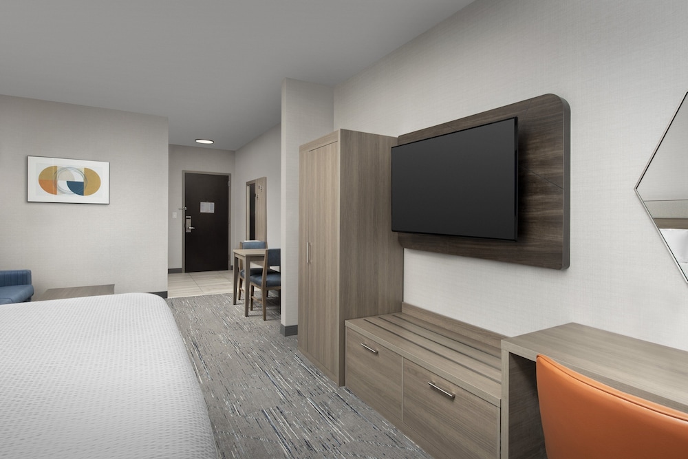 Holiday Inn Express & Suites Knoxville Clinton by IHG - photo 12