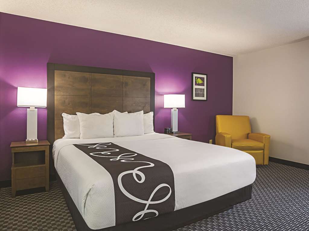 La Quinta Inn & Suites by Wyndham Atlanta Midtown Buckhead - photo 26