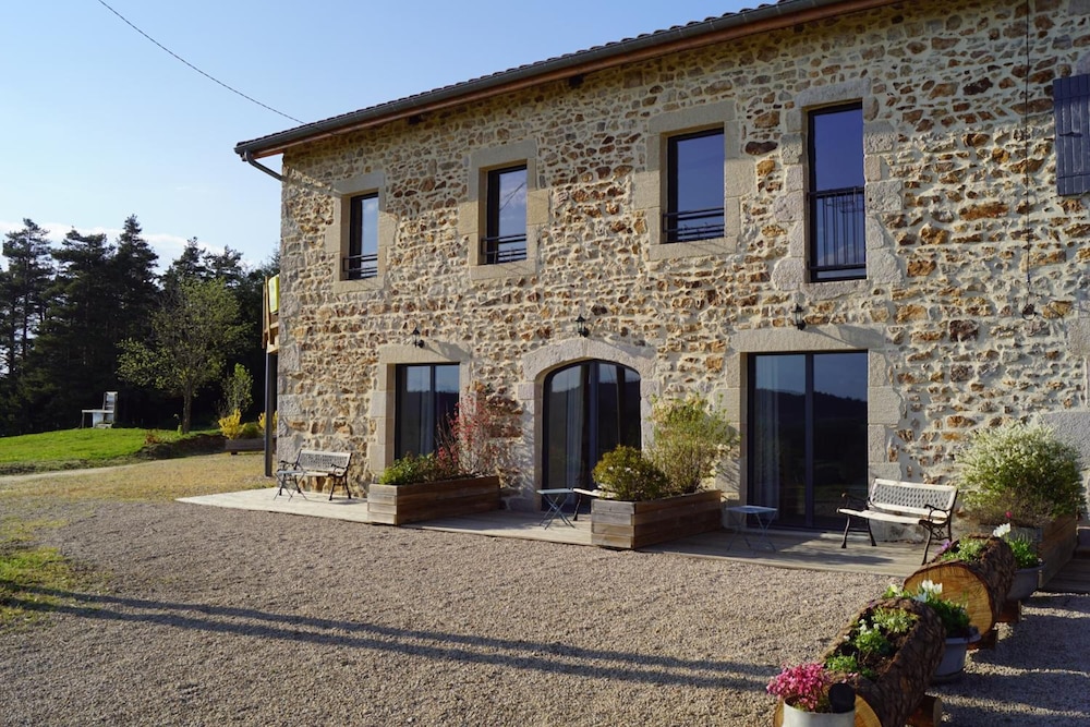 Logis Auberge des Myrtilles - carbon neutral hotel in Le Chambon Sur Lignon