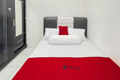 RedDoorz Near Karawang Central Plaza in Karawang, Indonesia