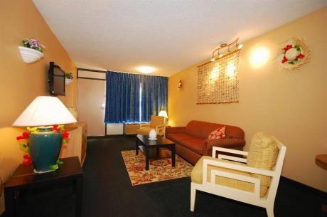 Econo Lodge - photo 11