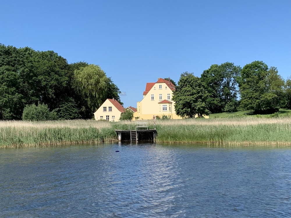 Gut Grubnow Rügen — 4-Star Luxury Hotel in Neuenkirchen, Germany