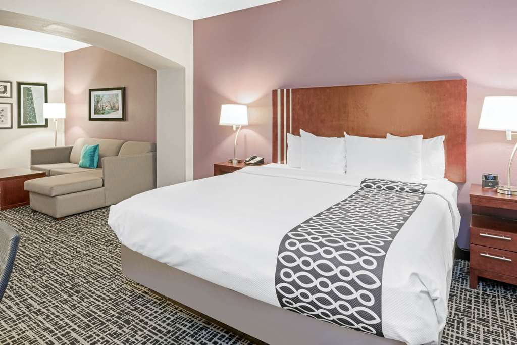 La Quinta Inn & Suites by Wyndham Oklahoma City Yukon - photo 22