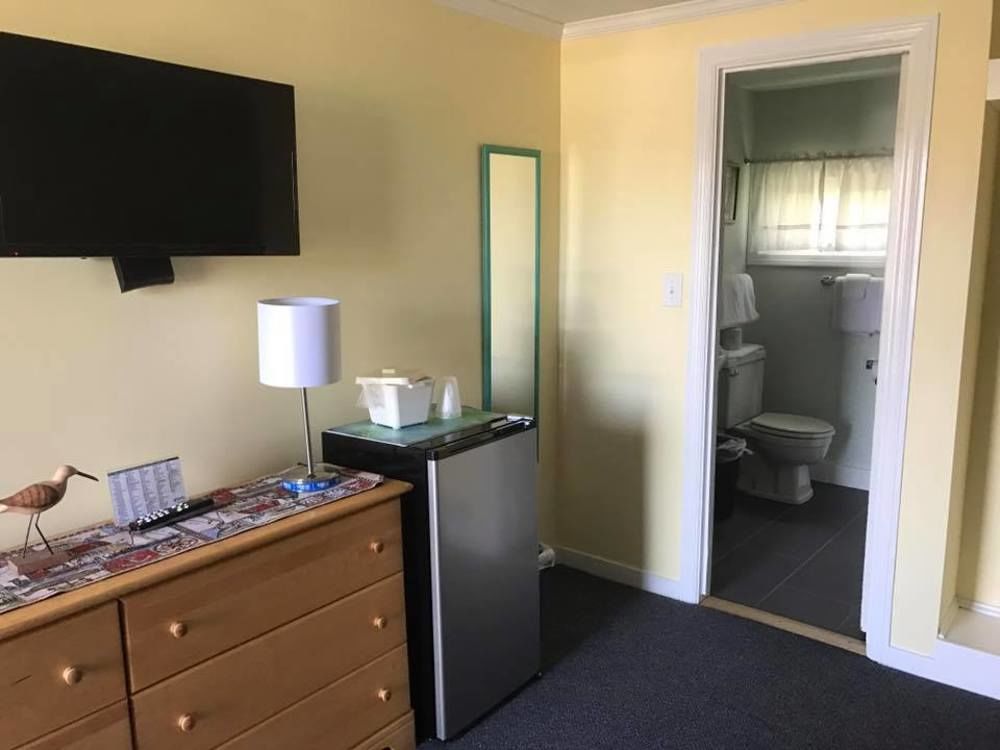 The Hyannis Star Motor Inn - photo 5