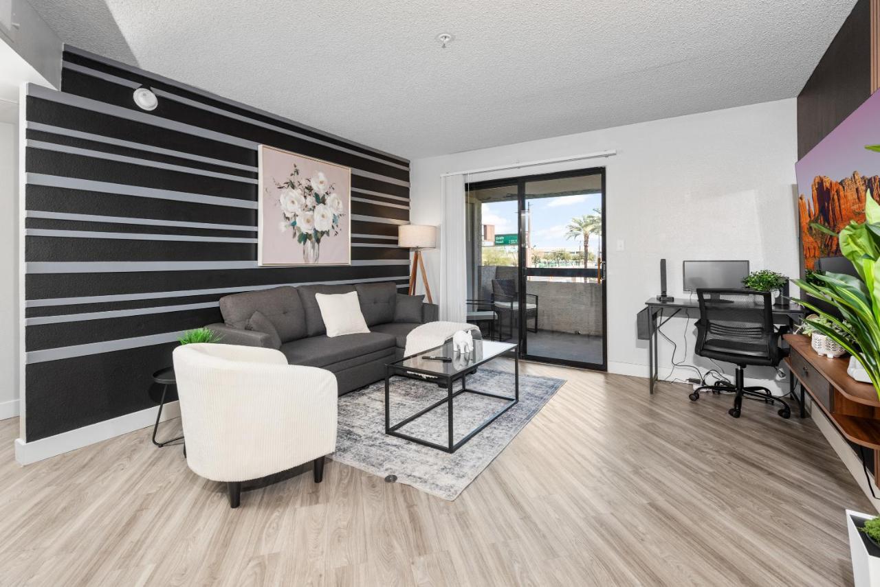 Chill 2BR Near ASU Pool Grill Parking Pet Frndly — 4-Star Luxury Hotel in Tempe, United States