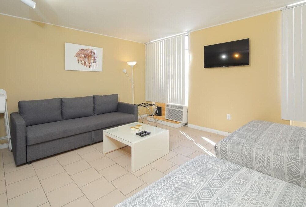 Gorgeous Studio 1bath Miami Beach 1 Block to the Ocean - featured photo