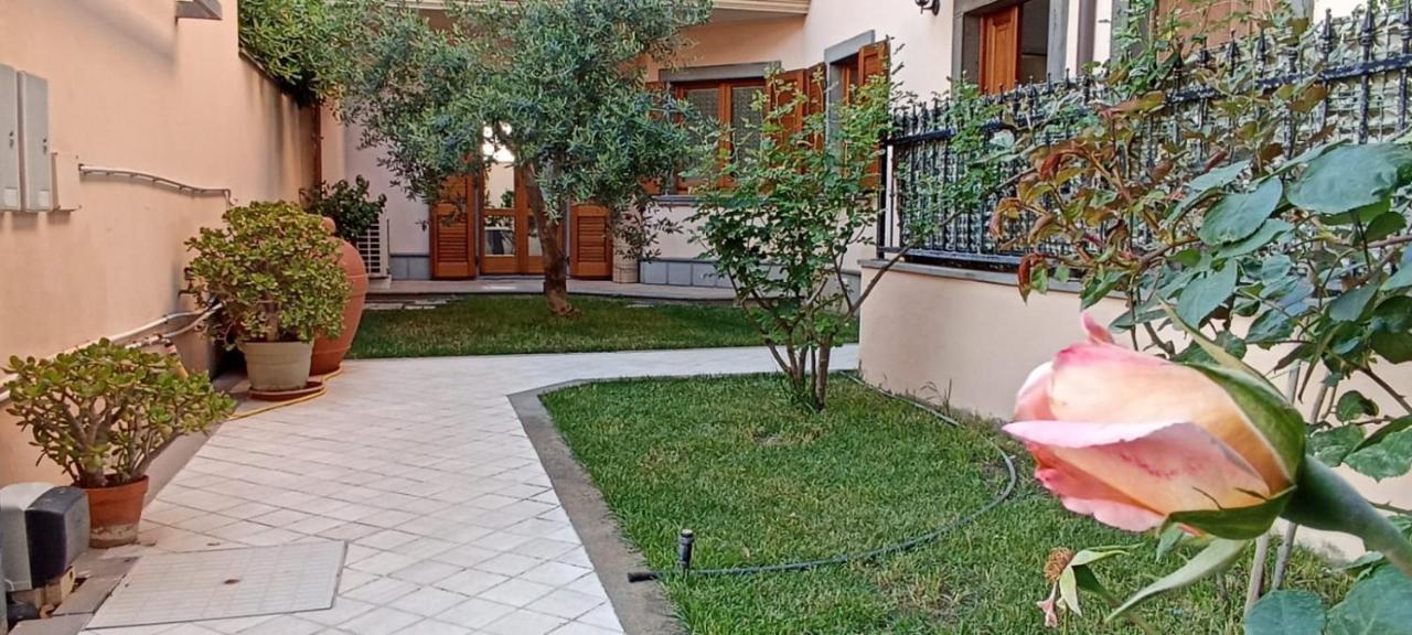 Casa Lilla 1 E 2 Casa Indipendente Con Giardino — 4-Star Luxury Hotel in Oristano, Italy