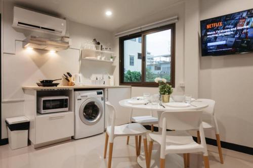 S3 Silom26 S3 Silom central large room full kitchen WIFI