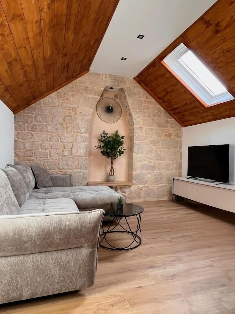 Luxury apartments White house — 4-Star Luxury Hotel in Sinj, Croatia