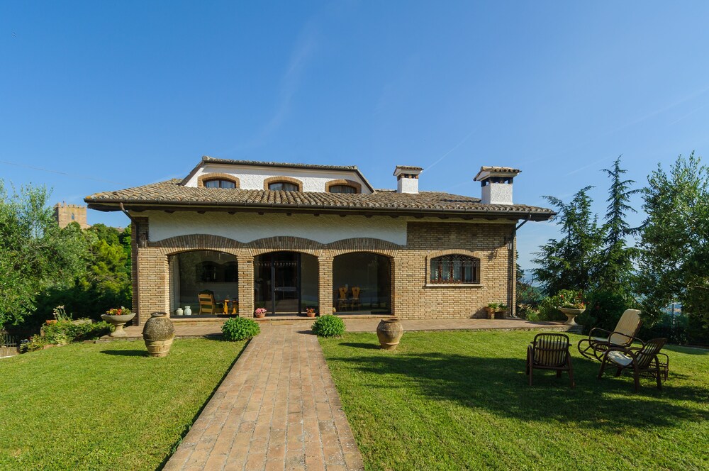 Villa Mery Sui Colli Della Riviera di Rimini — 4-Star Luxury Hotel in Mondaino, Italy