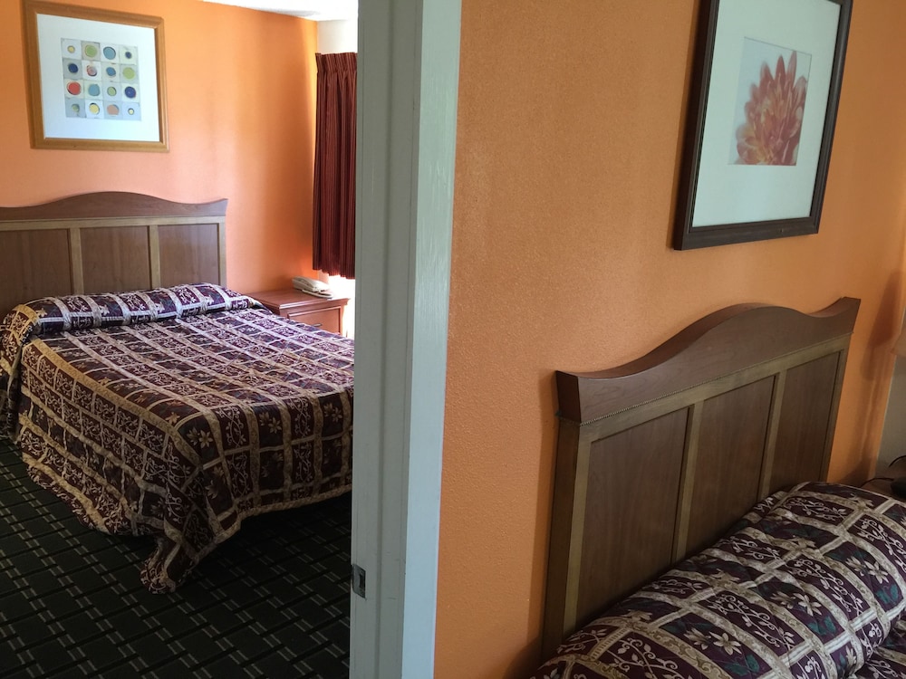 Anaheim National Inn - photo 4