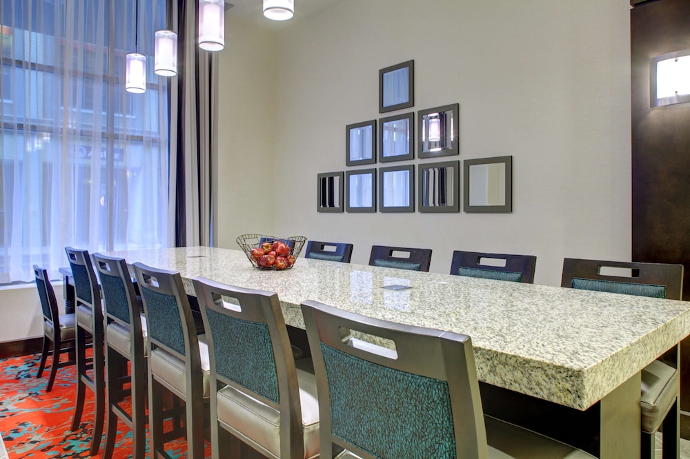 Hampton Inn & Suites Roanoke Downtown - photo 37