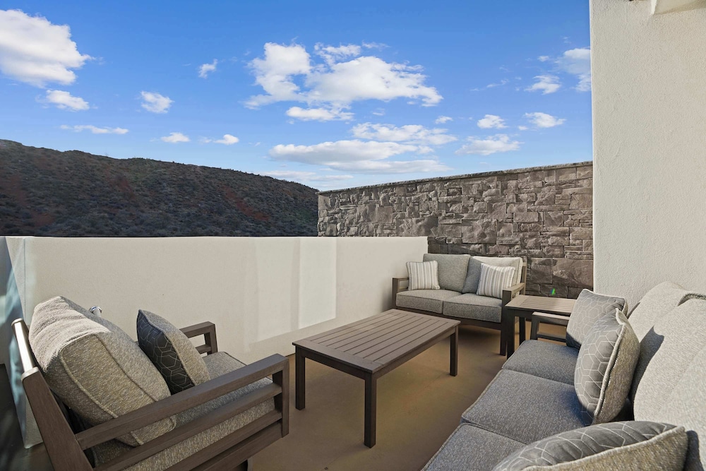 Brand New Desert Cliff Sleeps 20 Guests - photo 52