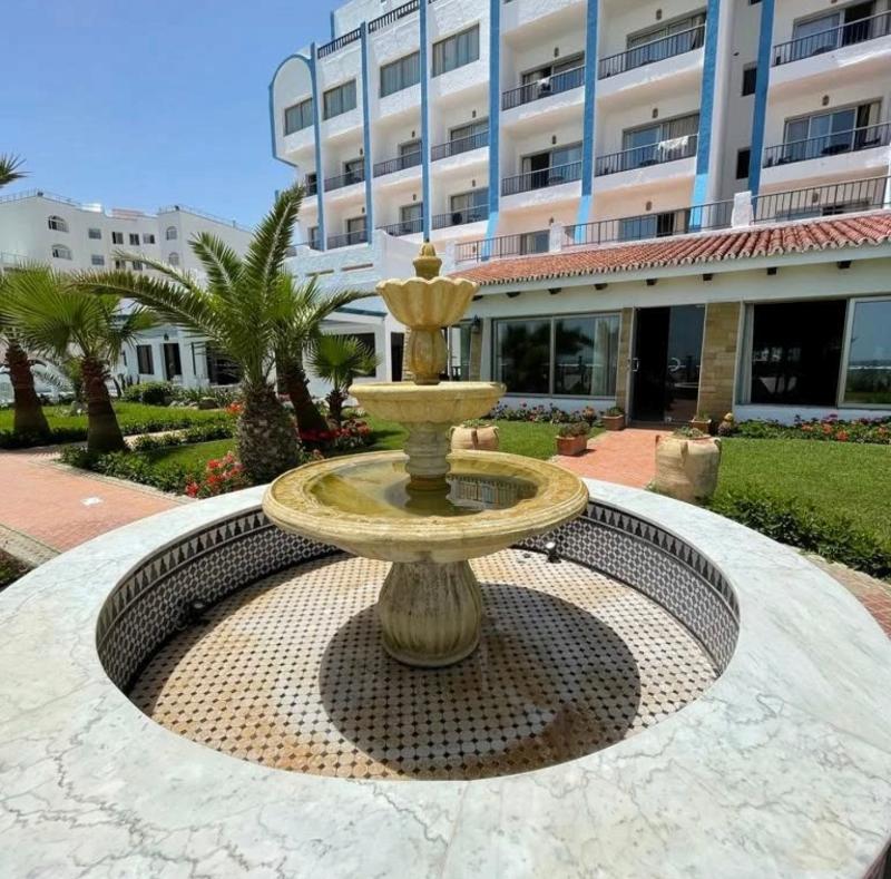 Golden Beach Hotel — hotel in Mdiq