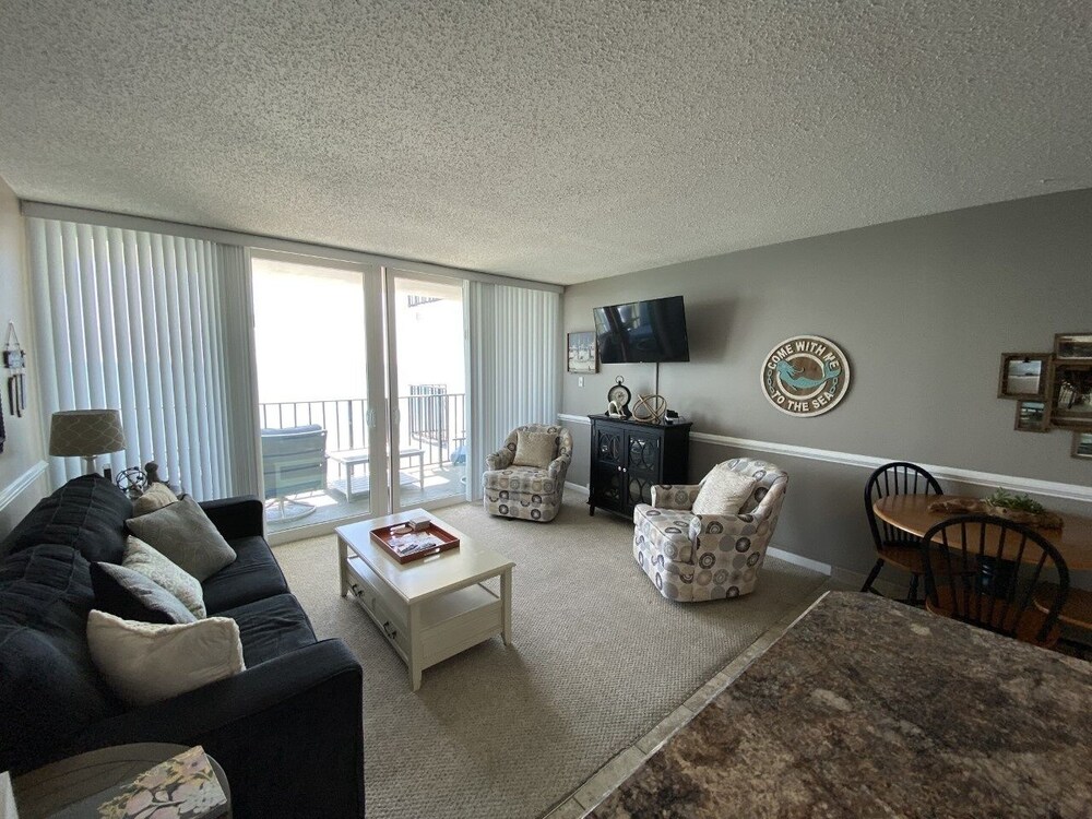 Royal Garden Resort 1205 2 Bedroom Condo by RedAwning in Murrells Inlet, United States