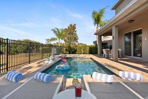 Luxury 5BR Villa Pool Spa 15min Disney — 4-Star Luxury Hotel in Orlando, United States