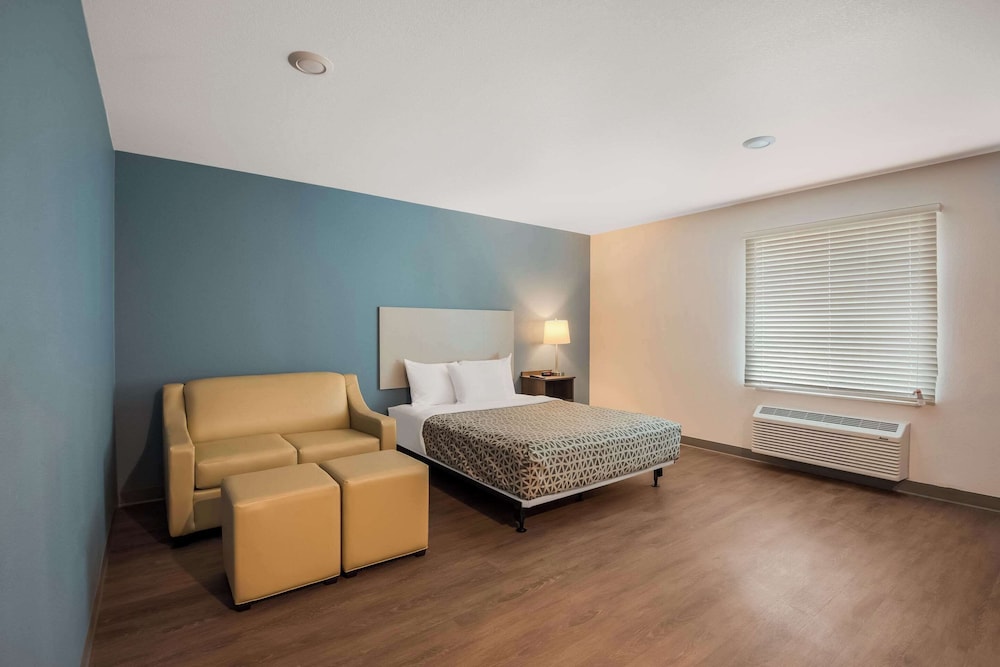 WoodSpring Suites Bellflower Los Angeles - photo 14